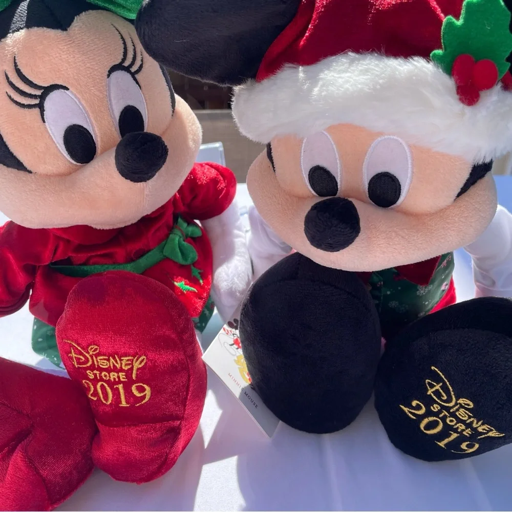 Disney Store 2019 Holiday Plush Set - Picture 3 of 12